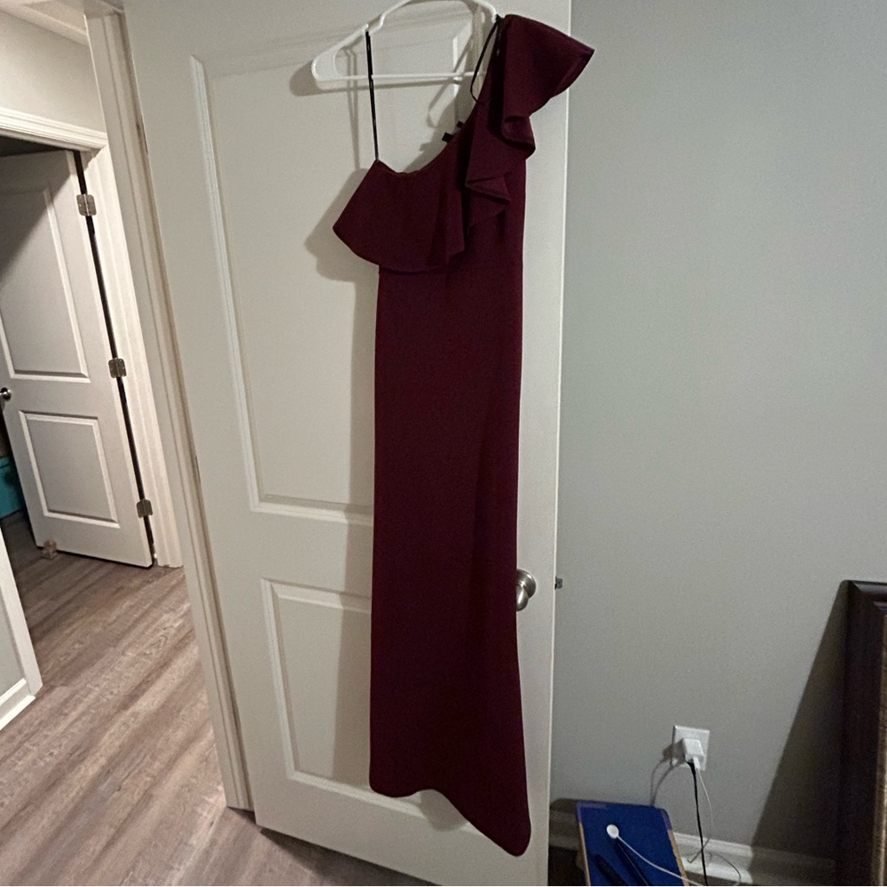 Brand new Lulus dress. Full length. Plum color. Original price: $95. Size xs